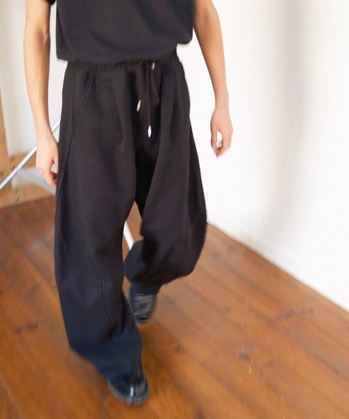 KHOKI(コッキ)の「【KHOKI】3D cutting sweat pants(スウェットパンツ・メンズ・ブラック/ダークグレー/アイボリー・3/2/1)」の18枚目の写真