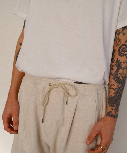 KHOKI(コッキ)の「【KHOKI】3D cutting sweat pants(スウェットパンツ・メンズ・ブラック/ダークグレー/アイボリー・3/2/1)」の10枚目の写真
