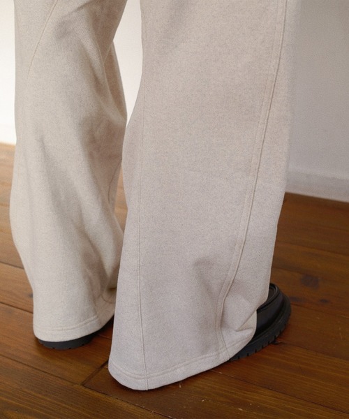 KHOKI(コッキ)の「【KHOKI】3D cutting sweat pants(スウェットパンツ・メンズ・ブラック/ダークグレー/アイボリー・3/2/1)」の11枚目の写真