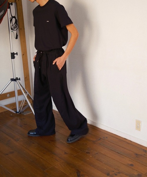 KHOKI(コッキ)の「【KHOKI】3D cutting sweat pants(スウェットパンツ・メンズ・ブラック/ダークグレー/アイボリー・3/2/1)」の20枚目の写真