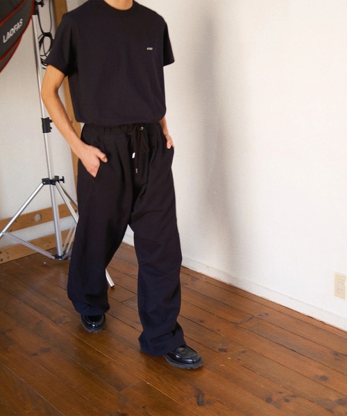 KHOKI(コッキ)の「【KHOKI】3D cutting sweat pants(スウェットパンツ・メンズ・ブラック/ダークグレー/アイボリー・3/2/1)」の21枚目の写真