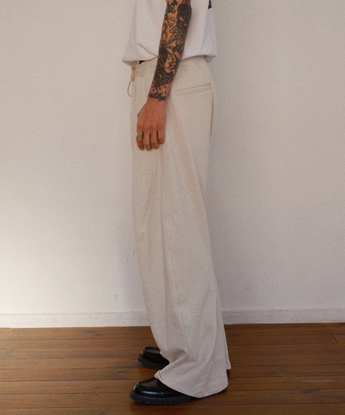 KHOKI(コッキ)の「【KHOKI】3D cutting sweat pants(スウェットパンツ・メンズ・ブラック/ダークグレー/アイボリー・3/2/1)」の5枚目の写真