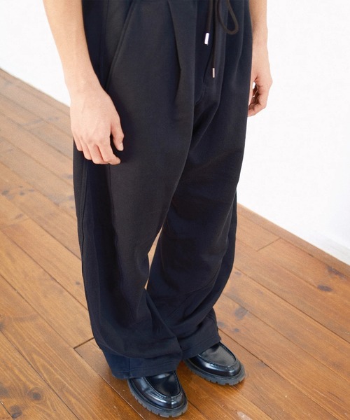 KHOKI(コッキ)の「【KHOKI】3D cutting sweat pants(スウェットパンツ・メンズ・ブラック/ダークグレー/アイボリー・3/2/1)」の22枚目の写真
