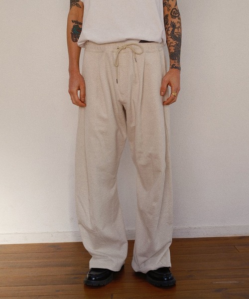 KHOKI(コッキ)の「【KHOKI】3D cutting sweat pants(スウェットパンツ・メンズ・ブラック/ダークグレー/アイボリー・3/2/1)」の6枚目の写真