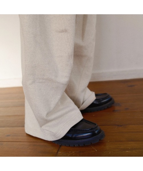 KHOKI(コッキ)の「【KHOKI】3D cutting sweat pants(スウェットパンツ・メンズ・ブラック/ダークグレー/アイボリー・3/2/1)」の12枚目の写真