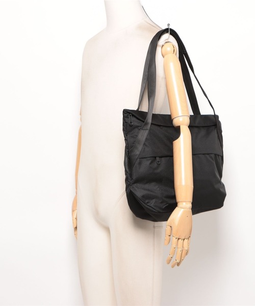 A.M.S.(エーエムエス)の「Mah エムエーエイチ Airy Tote 撥水 軽量ビジネス対応 スマートトートバッグ A4・PC収納対応(ビジネスバッグ・メンズ・ライトグレー/ブラック・FREE)」の3枚目の写真