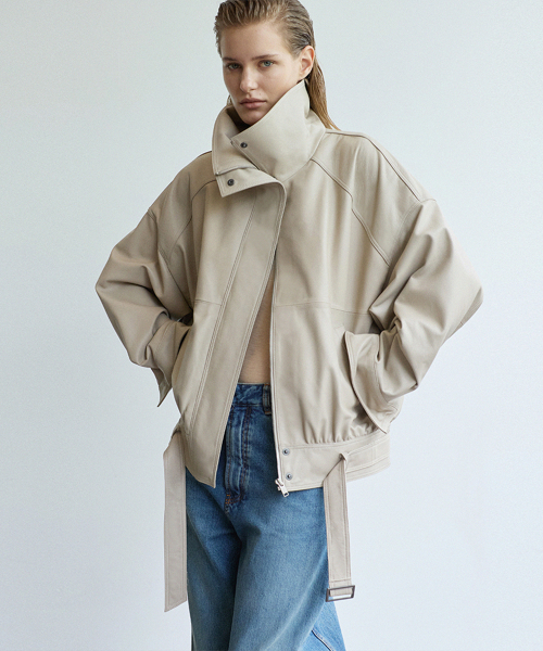 VERDEMAR(ベルデマール)の「High-Neck Belted Leather Blouson_Cream(ライダースジャケット・レディース・その他・SMALL/MEDIUM)」の1枚目の写真
