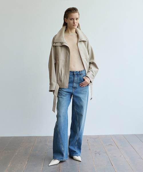 VERDEMAR(ベルデマール)の「High-Neck Belted Leather Blouson_Cream(ライダースジャケット・レディース・その他・SMALL/MEDIUM)」の2枚目の写真