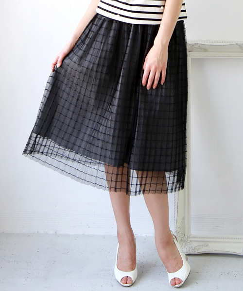 REAL CUBE(リアルキューブ)の「Cloche プリーツチュール×無地リバーシブルスカート(スカート・レディース・ブラック/ネイビー・02)」の2枚目の写真