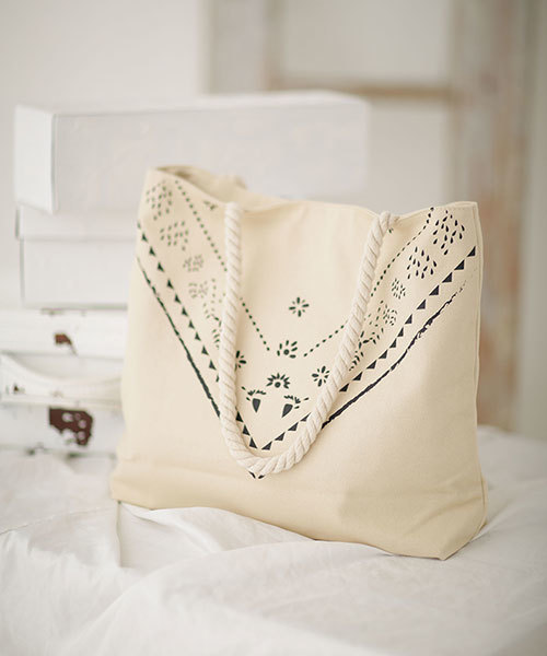 NANO universe(ナノユニバース)の「プリントキャンバストート(ショルダーバッグ・レディース・ブラック/レッド/ネイビー/ナチュラル・FREE)」の3枚目の写真