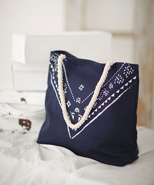 NANO universe(ナノユニバース)の「プリントキャンバストート(ショルダーバッグ・レディース・ブラック/レッド/ネイビー/ナチュラル・FREE)」の4枚目の写真