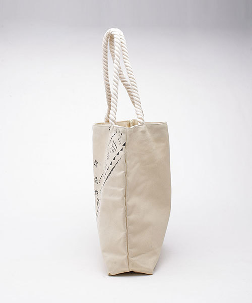 NANO universe(ナノユニバース)の「プリントキャンバストート(ショルダーバッグ・レディース・ブラック/レッド/ネイビー/ナチュラル・FREE)」の15枚目の写真