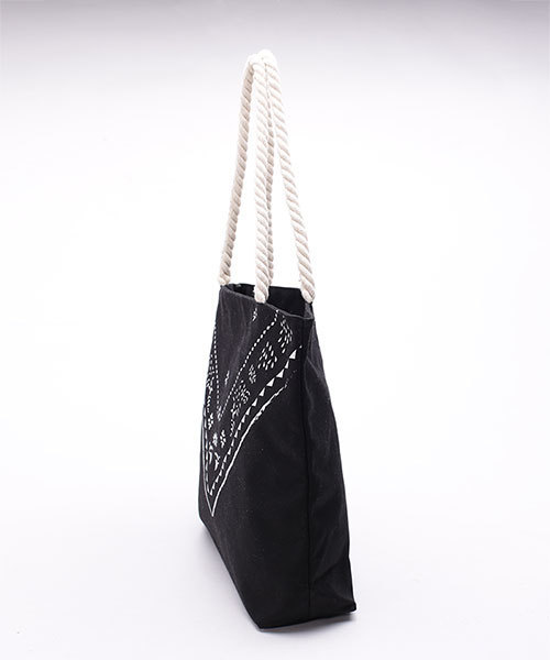 NANO universe(ナノユニバース)の「プリントキャンバストート(ショルダーバッグ・レディース・ブラック/レッド/ネイビー/ナチュラル・FREE)」の6枚目の写真