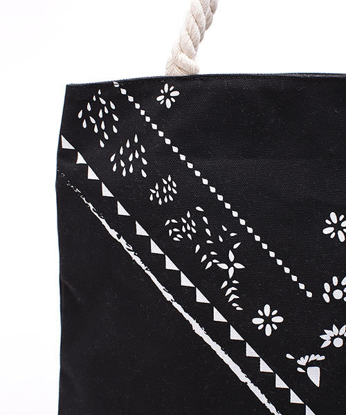 NANO universe(ナノユニバース)の「プリントキャンバストート(ショルダーバッグ・レディース・ブラック/レッド/ネイビー/ナチュラル・FREE)」の8枚目の写真