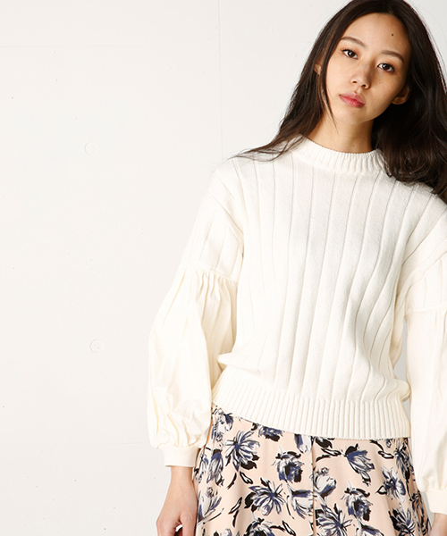 MOUSSY（マウジー）の「SWEAT COMBI VOLUME KNIT（ニット/セーター・レディース・オフホワイト/ベージュ/ネイビー・FREE）」の2枚目の写真