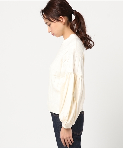 MOUSSY（マウジー）の「SWEAT COMBI VOLUME KNIT（ニット/セーター・レディース・オフホワイト/ベージュ/ネイビー・FREE）」の5枚目の写真