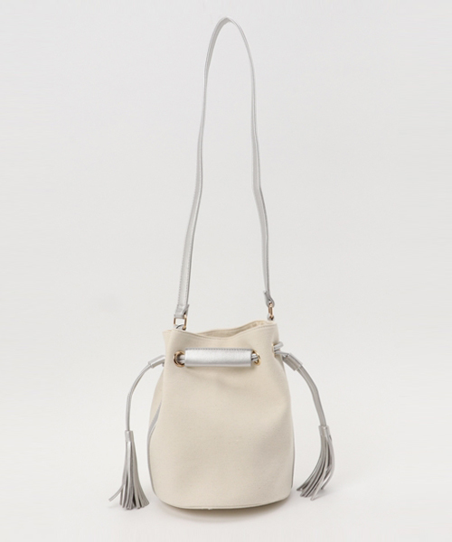 WEGO(ウィゴー)の「WEGO/フェイクレザーコンビタッセルショルダーバッグ(ショルダーバッグ・レディース・シルバー/キャメル・FREE)」の2枚目の写真
