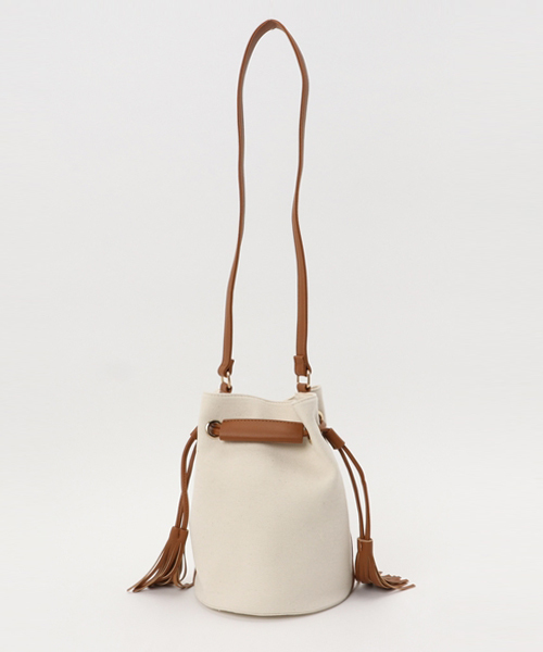 WEGO(ウィゴー)の「WEGO/フェイクレザーコンビタッセルショルダーバッグ(ショルダーバッグ・レディース・シルバー/キャメル・FREE)」の3枚目の写真