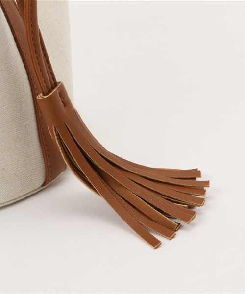 WEGO(ウィゴー)の「WEGO/フェイクレザーコンビタッセルショルダーバッグ(ショルダーバッグ・レディース・シルバー/キャメル・FREE)」の5枚目の写真