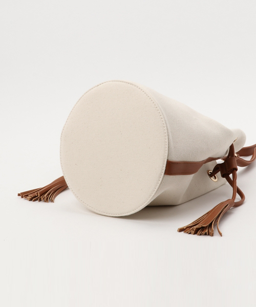 WEGO(ウィゴー)の「WEGO/フェイクレザーコンビタッセルショルダーバッグ(ショルダーバッグ・レディース・シルバー/キャメル・FREE)」の7枚目の写真