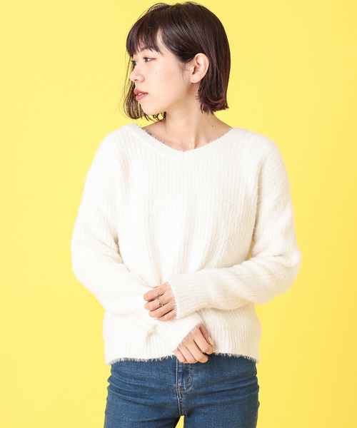 mystic（ミスティック）の「モールフェザーVプルオーバー（ニット/セーター・レディース・ブラック/ベージュ/オフホワイト/ラベンダー・FREE）」の2枚目の写真