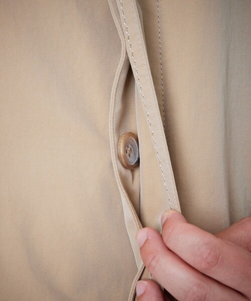 100年コート（ヒャクネンコート）の「＜100年コート＞エイジドクラシックバルマカーンコート（トレンチコート・メンズ・ベージュ/ネイビー・L/M/LL/S）」の13枚目の写真