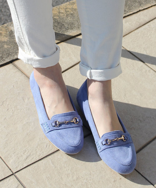 AmiAmi(アミアミ)の「履き心地はふわふわマシュマロ感覚!ビット付ローファーパンプス(パンプス・レディース・グレー/ネイビー/ベージュ系その他/ワイン/ライトブルー/ブラック系その他/ホワイト/ライトグレー/モカ/ブラック/ベージュ/ブラック系その他3/ブラック系その他2/アイボリー/キャメル・22.5cm/23.5cm/24cm/23cm/25cm/24.5cm)」の12枚目の写真