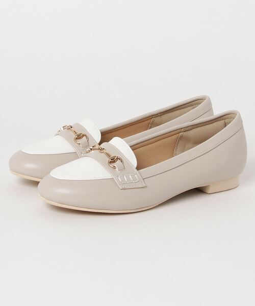 AmiAmi(アミアミ)の「履き心地はふわふわマシュマロ感覚!ビット付ローファーパンプス(パンプス・レディース・グレー/ネイビー/ベージュ系その他/ワイン/ライトブルー/ブラック系その他/ホワイト/ライトグレー/モカ/ブラック/ベージュ/ブラック系その他3/ブラック系その他2/アイボリー/キャメル・22.5cm/23.5cm/24cm/23cm/25cm/24.5cm)」の11枚目の写真