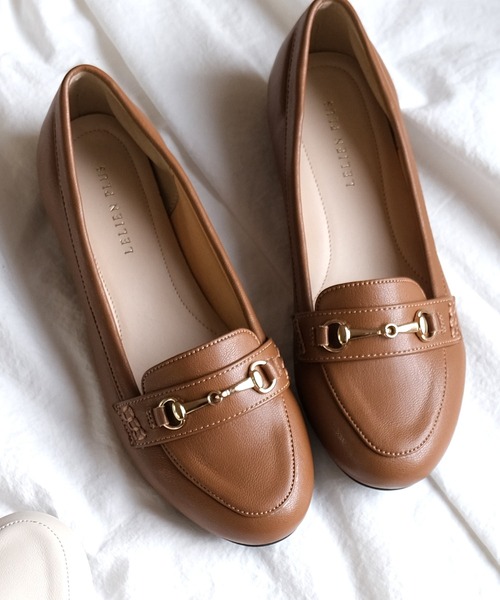 AmiAmi(アミアミ)の「履き心地はふわふわマシュマロ感覚!ビット付ローファーパンプス(パンプス・レディース・グレー/ネイビー/ベージュ系その他/ワイン/ライトブルー/ブラック系その他/ホワイト/ライトグレー/モカ/ブラック/ベージュ/ブラック系その他3/ブラック系その他2/アイボリー/キャメル・22.5cm/23.5cm/24cm/23cm/25cm/24.5cm)」の14枚目の写真