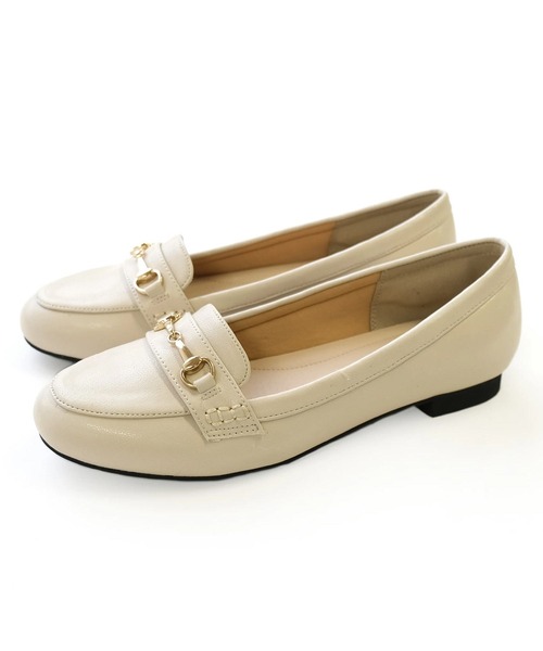 AmiAmi(アミアミ)の「履き心地はふわふわマシュマロ感覚!ビット付ローファーパンプス(パンプス・レディース・グレー/ネイビー/ベージュ系その他/ワイン/ライトブルー/ブラック系その他/ホワイト/ライトグレー/モカ/ブラック/ベージュ/ブラック系その他3/ブラック系その他2/アイボリー/キャメル・22.5cm/23.5cm/24cm/23cm/25cm/24.5cm)」の22枚目の写真