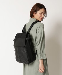 Y'SACCS（イザック）の「レザーコンビナイロンシリーズ リュックサック Mサイズ（バックパック/リュック）」