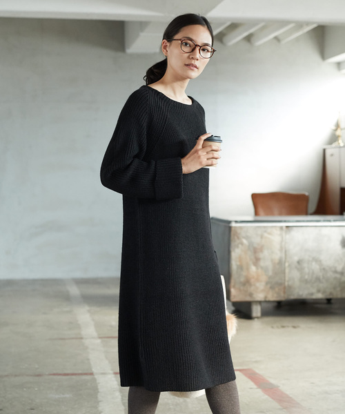 AMERICAN HOLIC（アメリカンホリック）の「・ボートネックラグランニットワンピース＊（ワンピース・レディース・アイボリー/チャコールグレー/ブラック/キャメル/ダークグリーン・FREE）」の3枚目の写真