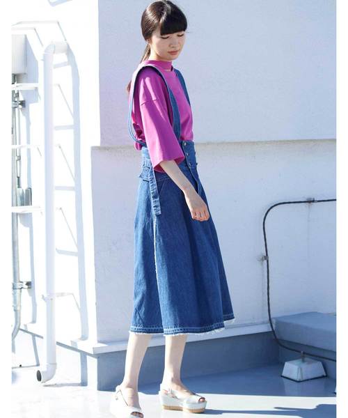 AVIE(アビィ)の「デニムジャンパースカート(デニムスカート・レディース・インディゴブルー・38)」の4枚目の写真