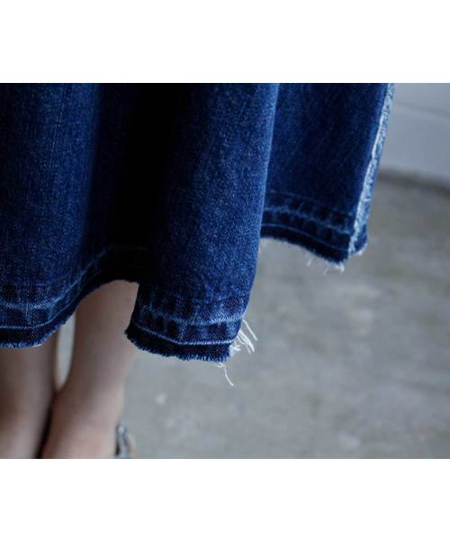 AVIE(アビィ)の「デニムジャンパースカート(デニムスカート・レディース・インディゴブルー・38)」の6枚目の写真