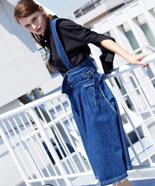 AVIE(アビィ)の「デニムジャンパースカート(デニムスカート・レディース・インディゴブルー・38)」の2枚目の写真