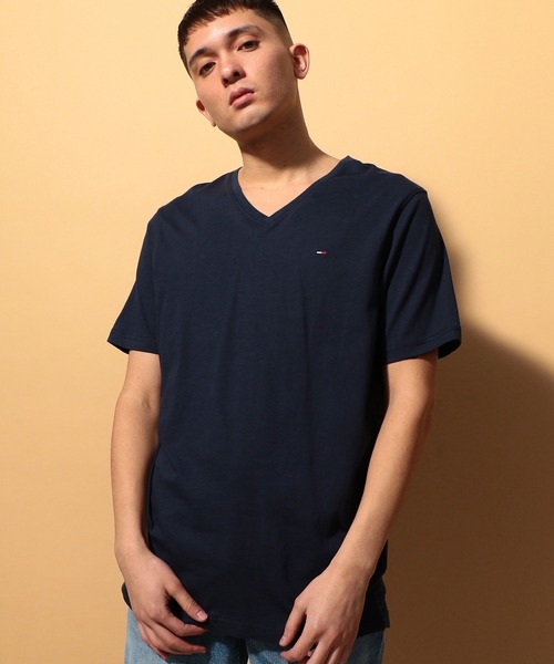 tommy jeans(トミー ジーンズ)の「ベーシックVネックTシャツ(Tシャツ/カットソー・メンズ・ホワイト/ブラック/ネイビー/グレー・SMALL/MEDIUM/LARGE/X-LARGE)」の4枚目の写真