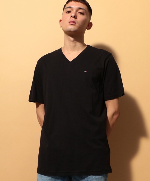 tommy jeans(トミー ジーンズ)の「ベーシックVネックTシャツ(Tシャツ/カットソー・メンズ・ホワイト/ブラック/ネイビー/グレー・SMALL/MEDIUM/LARGE/X-LARGE)」の2枚目の写真