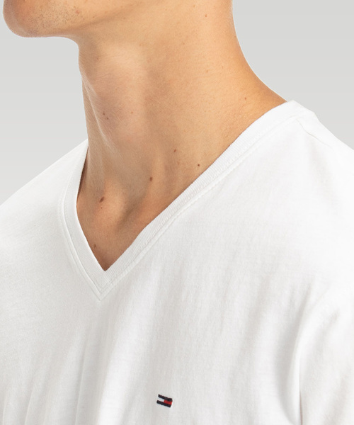 tommy jeans(トミー ジーンズ)の「ベーシックVネックTシャツ(Tシャツ/カットソー・メンズ・ホワイト/ブラック/ネイビー/グレー・SMALL/MEDIUM/LARGE/X-LARGE)」の11枚目の写真