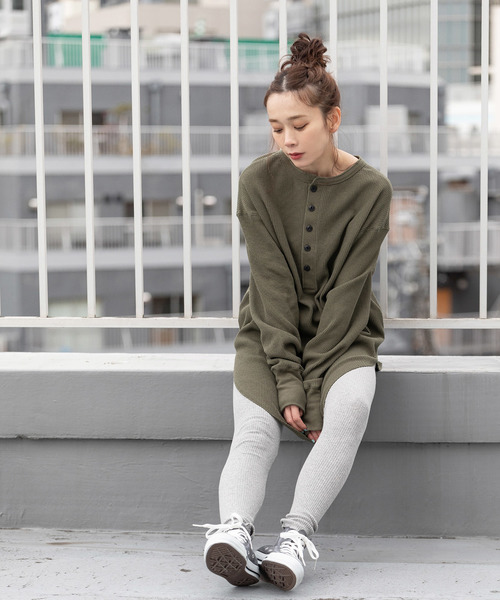 made in standard （メイドインスタンダード）の「ワッフル バックヘンリーネック プルオーバー 2WAY カットソー（Tシャツ/カットソー・レディース・ブラック/オリーブ/杢グレー/キナリ・FREE）」の21枚目の写真