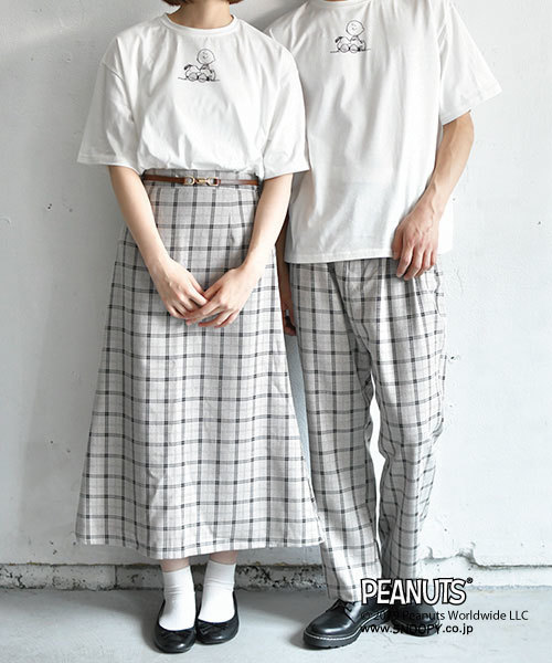 PEANUTS（ピーナッツ）の「スヌーピープリントゆるTシャツ（Tシャツ/カットソー・レディース・ブラック/ベージュ/オフホワイト・FREE）」の4枚目の写真