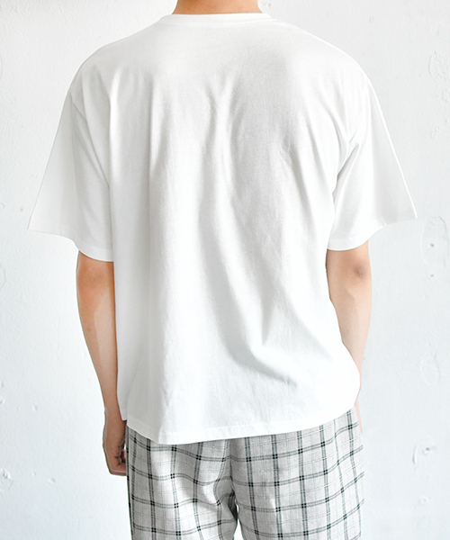 PEANUTS（ピーナッツ）の「スヌーピープリントゆるTシャツ（Tシャツ/カットソー・レディース・ブラック/ベージュ/オフホワイト・FREE）」の21枚目の写真