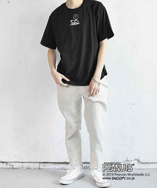 PEANUTS（ピーナッツ）の「スヌーピープリントゆるTシャツ（Tシャツ/カットソー・レディース・ブラック/ベージュ/オフホワイト・FREE）」の17枚目の写真