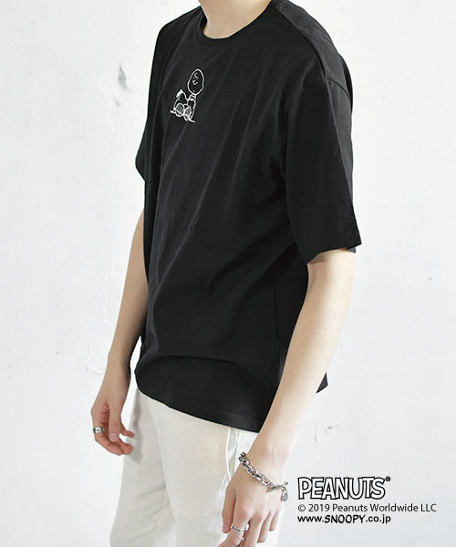 PEANUTS（ピーナッツ）の「スヌーピープリントゆるTシャツ（Tシャツ/カットソー・レディース・ブラック/ベージュ/オフホワイト・FREE）」の7枚目の写真