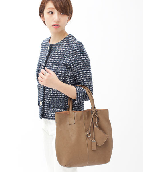 NANO universe（ナノユニバース）の「×トートインショルダーバッグ（ショルダーバッグ・レディース・ベージュ/キャメル/ダークブラウン/チャコール・FREE）」の3枚目の写真