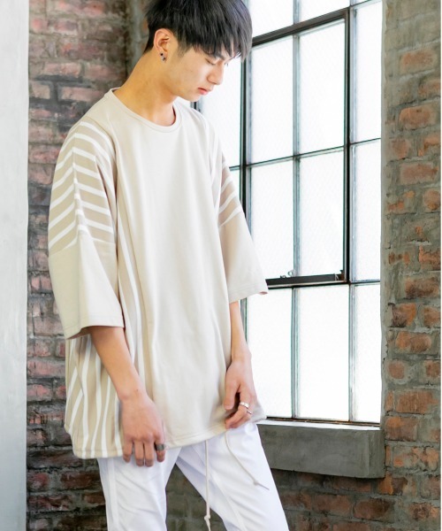 Beno(ビーノ)の「ミニ裏毛 / ハイブリッド ストライプ切替 オーバーサイズ スピンドル Tシャツ(Tシャツ/カットソー・メンズ・ベージュ/オフホワイト/ブラック・FREE)」の1枚目の写真