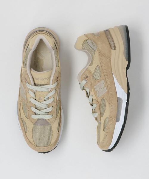 NEW BALANCE(ニューバランス)の「<new balance(ニューバランス)>M992 スニーカー(スニーカー・レディース・ブラック/ベージュ・24cm/24.5cm/23cm/25cm/23.5cm/22.5cm)」の2枚目の写真