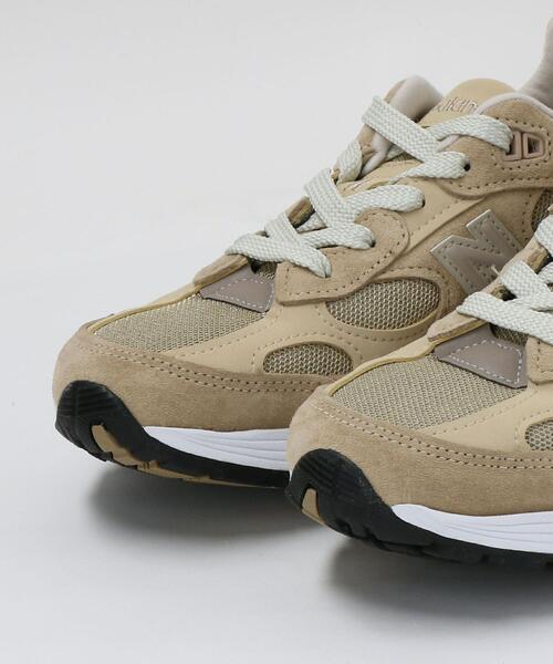 NEW BALANCE(ニューバランス)の「<new balance(ニューバランス)>M992 スニーカー(スニーカー・レディース・ブラック/ベージュ・24cm/24.5cm/23cm/25cm/23.5cm/22.5cm)」の4枚目の写真