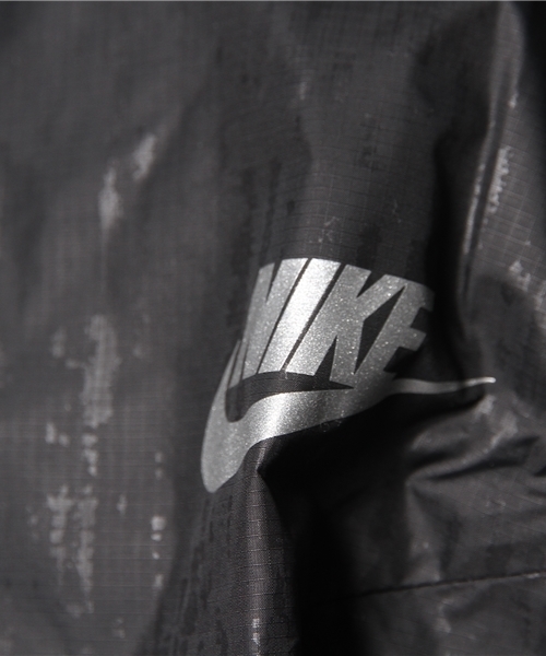 NIKE(ナイキ)の「ナイキ ハイブリッド マトリックス オールオーバー プリント NIKE HYBRID JACKET-AOP MTX 614364(ナイロンジャケット・メンズ・ライトグリーン/ネイビー/ブラック・X-LARGE/MEDIUM/LARGE/SMALL)」の6枚目の写真