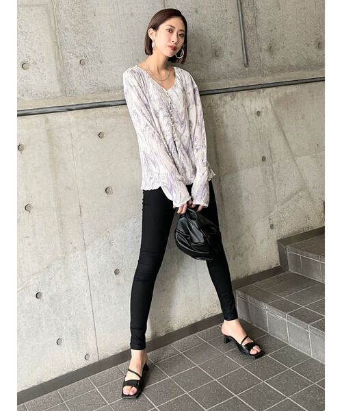 EMODA（エモダ）の「スクエアカットローシューズ（サンダル・レディース・ブラック/ホワイト・MEDIUM/LARGE/SMALL）」の4枚目の写真