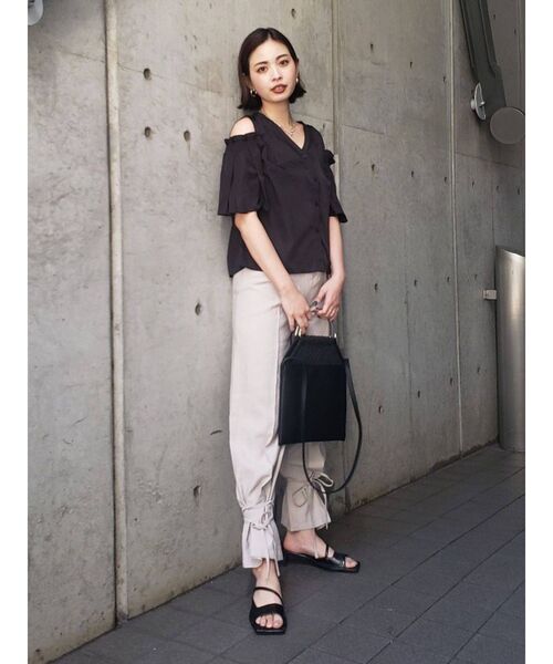 EMODA（エモダ）の「スクエアカットローシューズ（サンダル・レディース・ブラック/ホワイト・MEDIUM/LARGE/SMALL）」の17枚目の写真